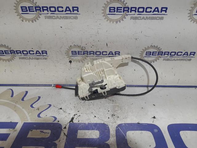 Cerradura de puerta trasera derecha de doble hoja A9067400935 MERCEDES