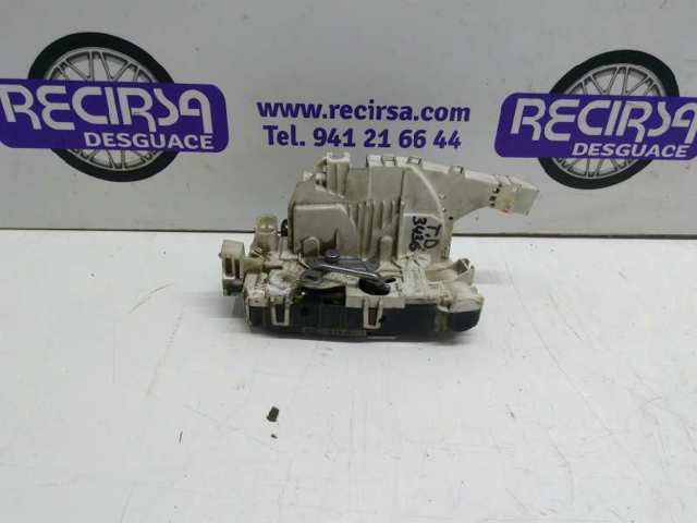 Cerradura de puerta trasera derecha de doble hoja A9067401035 MERCEDES