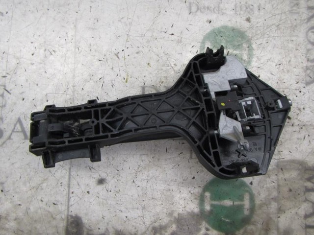 A9067600070 MERCEDES Manija exterior de puerta delantera  disponible Vigo
