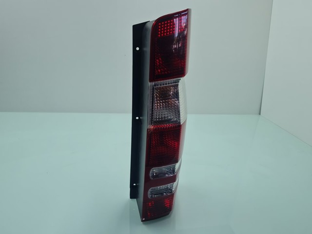 A9068200264 Piloto trasero derecho  en stock Sabadell
