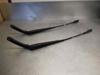 Brazo del limpiaparabrisas, delantero A9068200644 MERCEDES