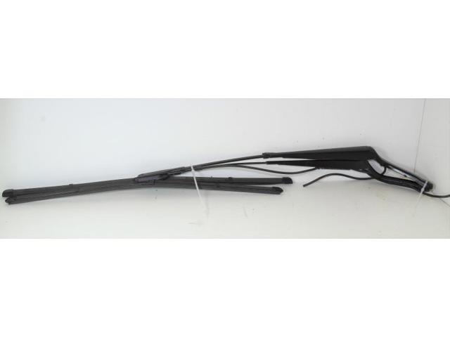 A9068200644 MERCEDES Brazo del limpiaparabrisas  en stock Huelva