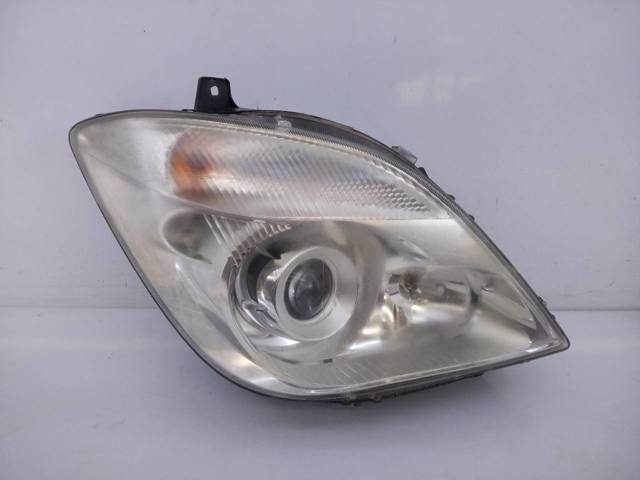 Faro derecho A9068201061 Mercedes