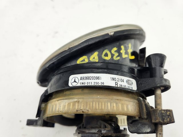 A9068203961 Faro antiniebla derecho  en stock Sabadell