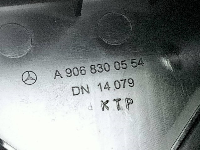 Rejilla aireadora de salpicadero derecha A9068300554 Mercedes