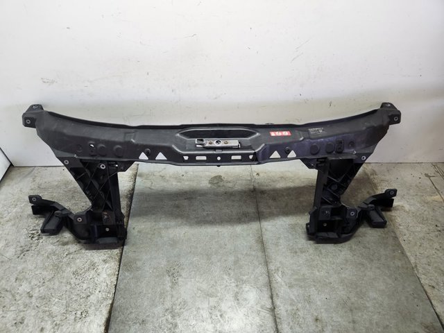 Soporte de radiador  A9068800203 MERCEDES