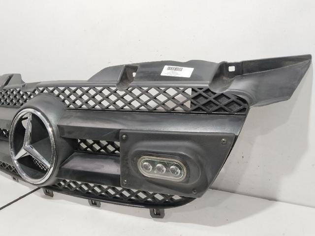A9068800385 MERCEDES Parrilla  en stock Gandía