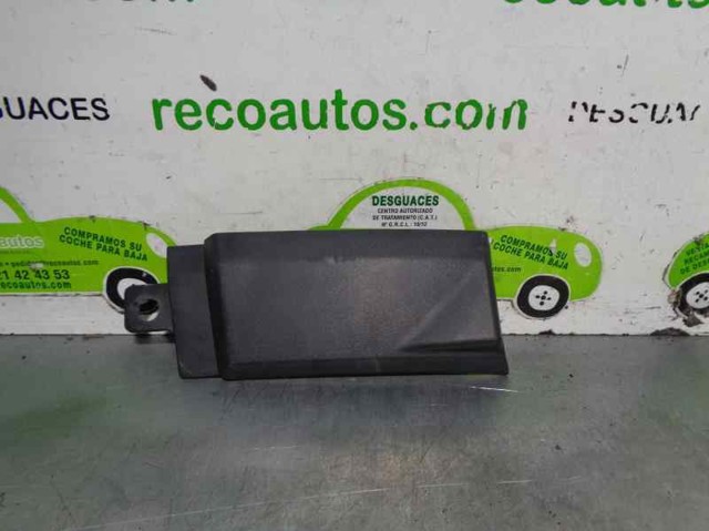 Protector parachoques trasero izquierdo A9068802871 Mercedes