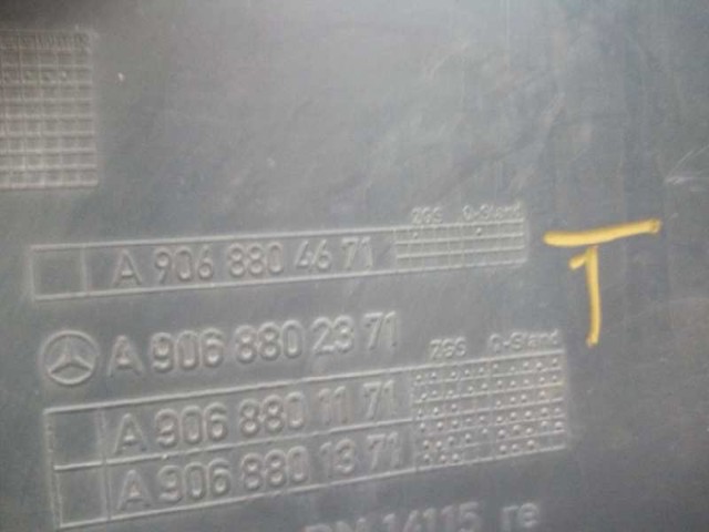 MERCEDES A9068804671 Parachoques trasero, parte derecha  disponible Valladolid
