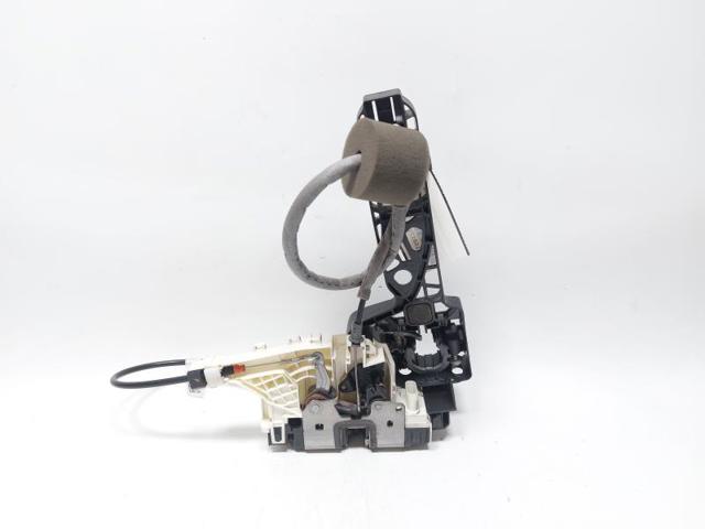 A9077200300 MERCEDES Cerradura de puerta delantera derecha comprar Bilbao