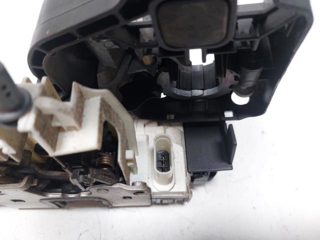 A9077200300 MERCEDES Cerradura de puerta delantera derecha  disponible Ourense
