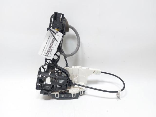 A9077200300 MERCEDES Cerradura de puerta delantera derecha comprar Bilbao