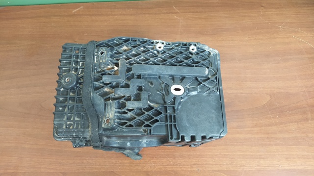 AG9N10723AC Land Rover