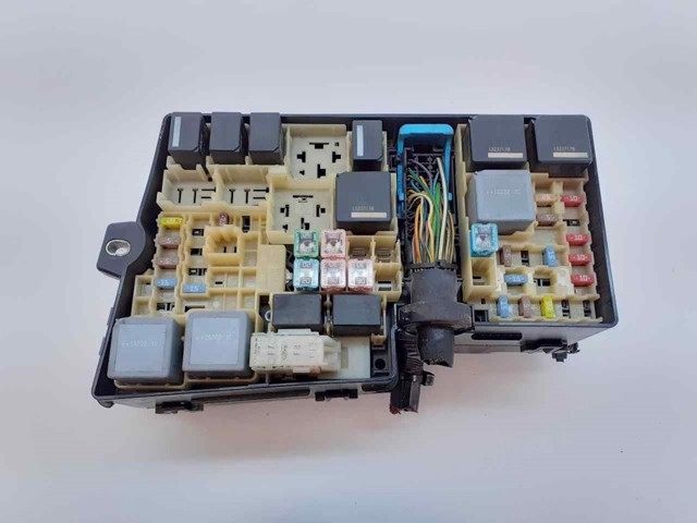 AV6T14A142AB Ford