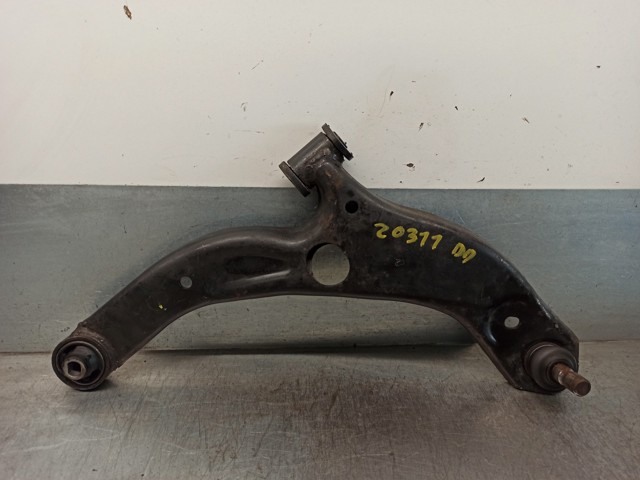 Brazo inferior derecho de la suspensión delantera B25D34300D MAZDA