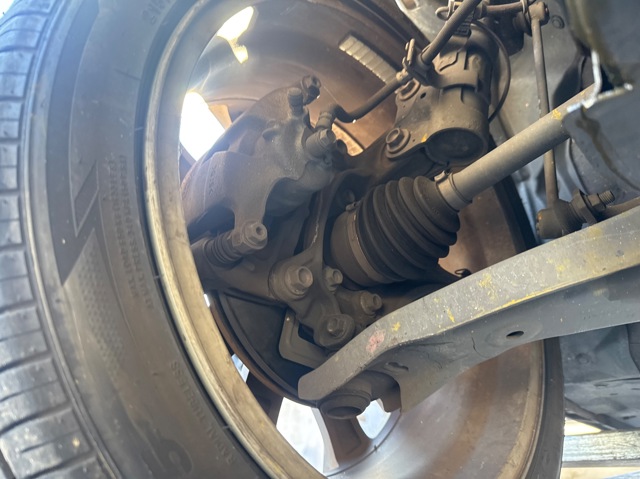 B4Y73398ZB MAZDA Pinza de freno delantera derecha  en stock Gandía