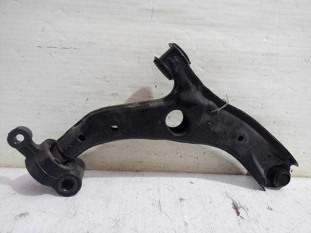 Brazo inferior izquierdo de la suspensión delantera B60P34350 MAZDA