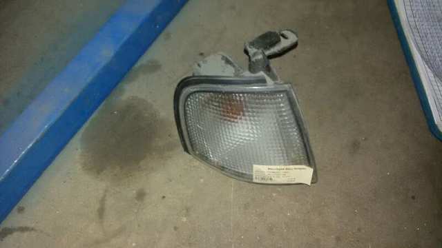 Piloto intermitente derecho B613086J00 NISSAN