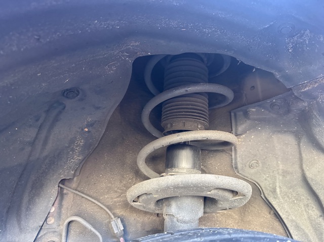 Amortiguador eje delantero izquierda BHS234900A MAZDA