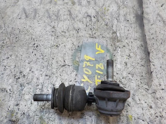 Silentblock de la barra estabilizadora BP4K28170F MAZDA