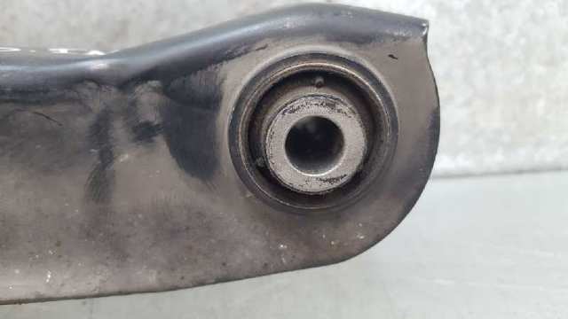 BP4K28200K Brazo longitudinal inferior derecho de la suspensión trasera  comprar en Zaragoza