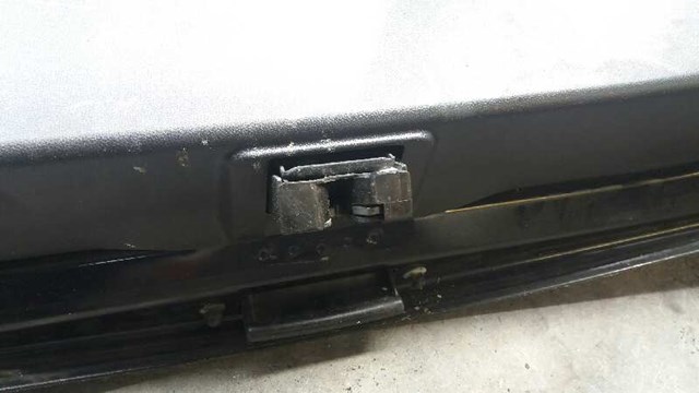 Cerradura de puerta de maletero BP4K62310D Mazda