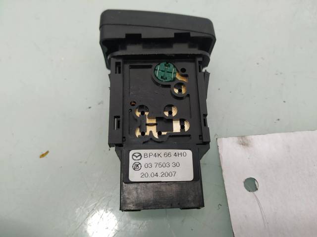 Boton warning para Mazda 3 BK
