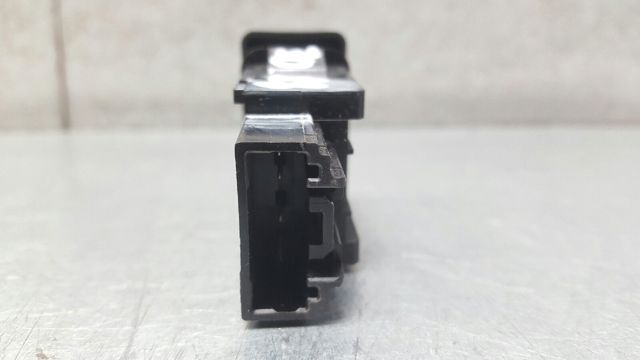 MAZDA BP4K664H0 Boton de luz de emergencía  en stock Salamanca