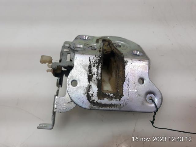Cerradura de puerta lateral C23573350 MAZDA