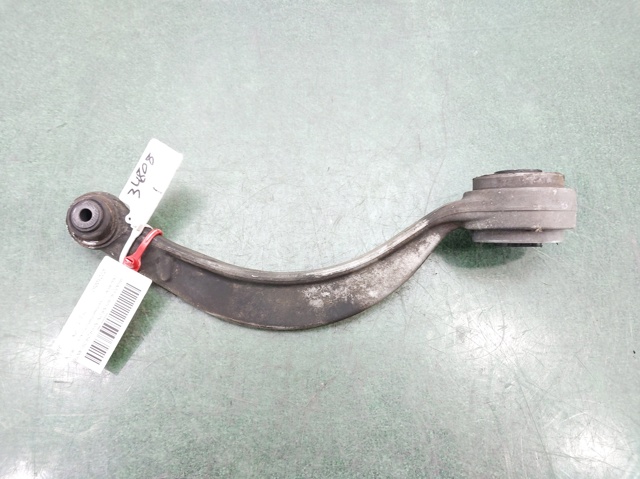 C2Z10052 Brazo inferior izquierdo/derecho de suspensión delantera  en stock Sabadell