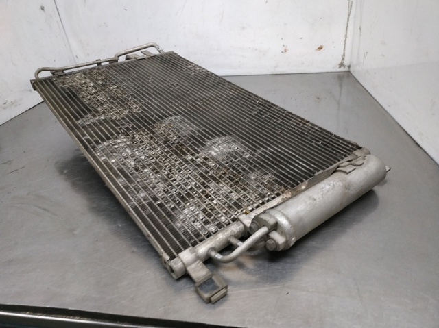D301730630 HYUNDAI Condensador de aire acondicionado  comprar en Jaén
