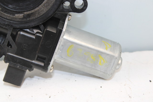 D6515858X MAZDA Motor del elevalunas de la puerta delantera derecha comprar Bilbao