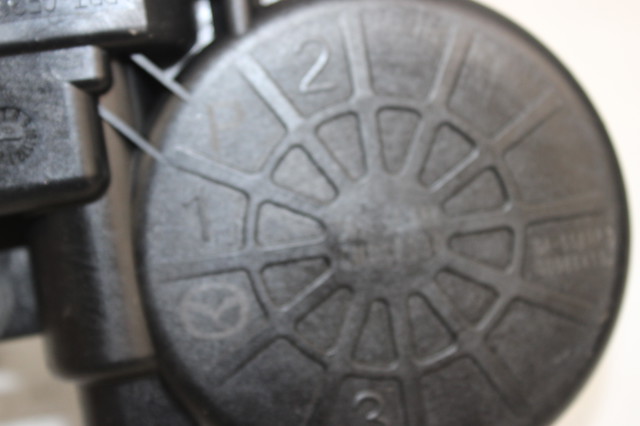 D6515858X Motor del elevalunas de la puerta delantera derecha  disponible Málaga