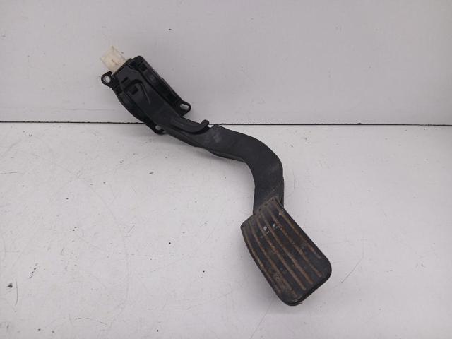 F00C3E2429 Pedal del acelerador  disponible Burgos