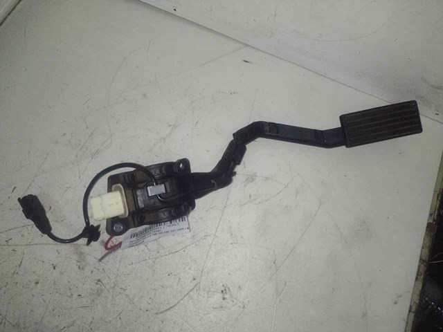 F00C3E2429 Pedal del acelerador  disponible Málaga