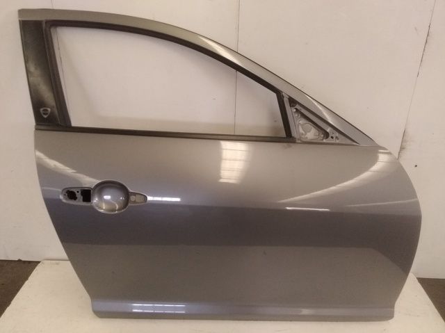 Puerta delantera derecha F15158020F Mazda