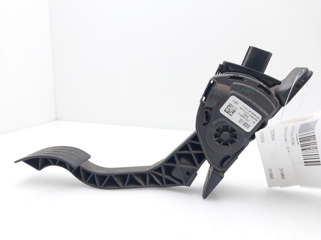 F1DC9F836AA Pedal del acelerador  disponible Málaga