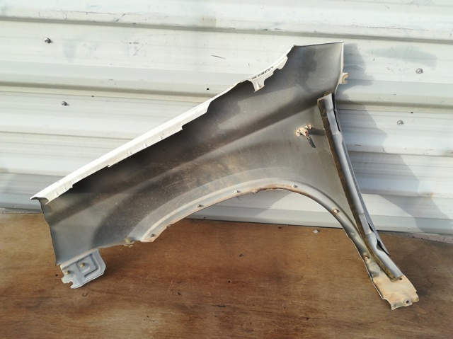 NISSAN F3100JG0EA Aleta delantera derecha  comprar en Ponferrada