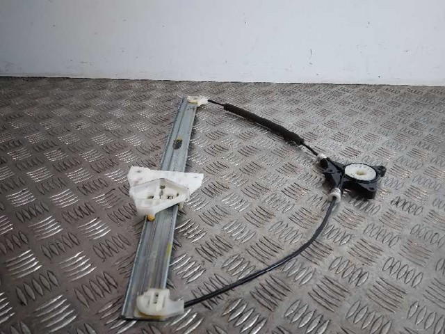 MAZDA G22C5858X Motor del elevalunas de la puerta delantera derecha  disponible España