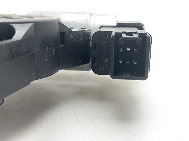 G22C5858X MAZDA Motor del elevalunas de la puerta delantera derecha  disponible Vigo