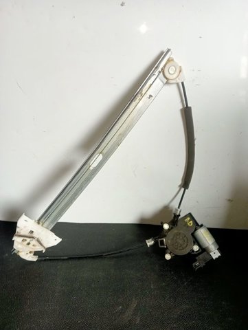 MAZDA G22C5858X Motor del elevalunas de la puerta delantera derecha  disponible Lugo