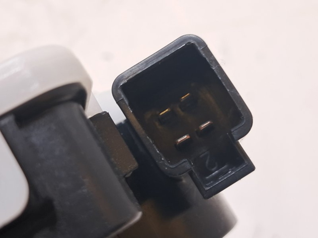 G33M62310 Cerradura de tapa de maletero  disponible Málaga
