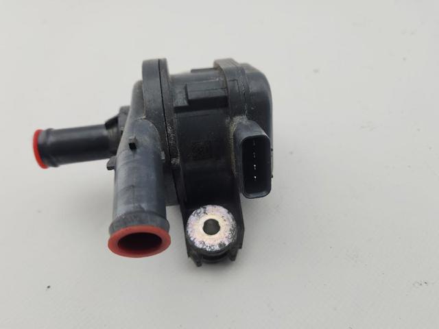 TOYOTA G904047040 Bomba de agua eléctrica auxiliar  disponible Valladolid