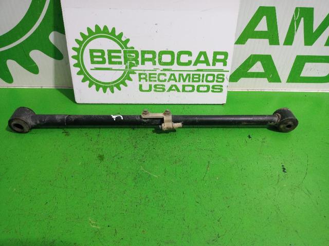 Brazo transversal derecho de suspensión trasera GE4T28620 MAZDA
