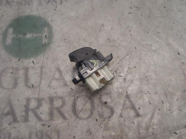 GE4T66370A MAZDA Botón de elevalunas delantero derecho comprar Madrid