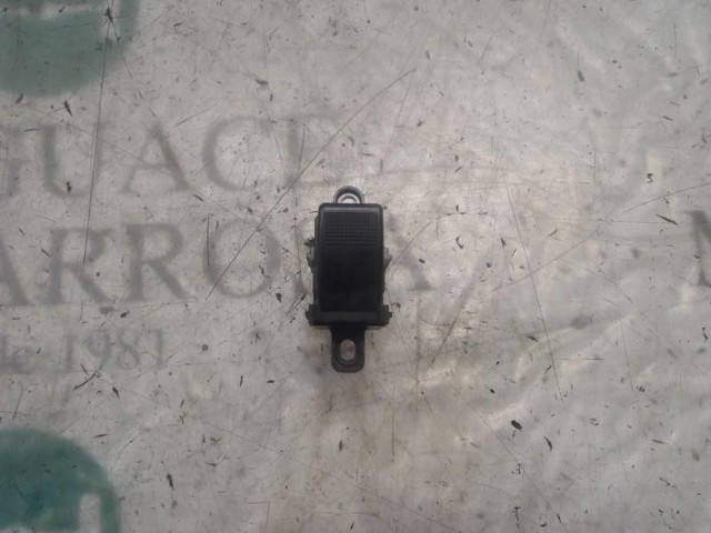 MAZDA GE4T66370A Botón de elevalunas delantero derecho  en stock Terrassa