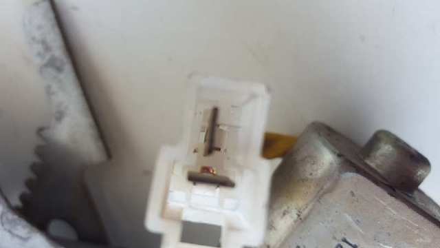 GJ6A5858X Motor del elevalunas de la puerta delantera derecha  comprar en Zaragoza