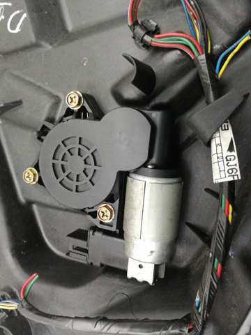 MAZDA GJ6A5858X Motor del elevalunas de la puerta delantera derecha  disponible España
