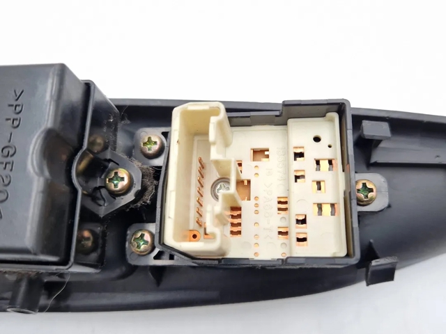 GJ6A66350A Interruptor de elevalunas delantera izquierda comprar Almería