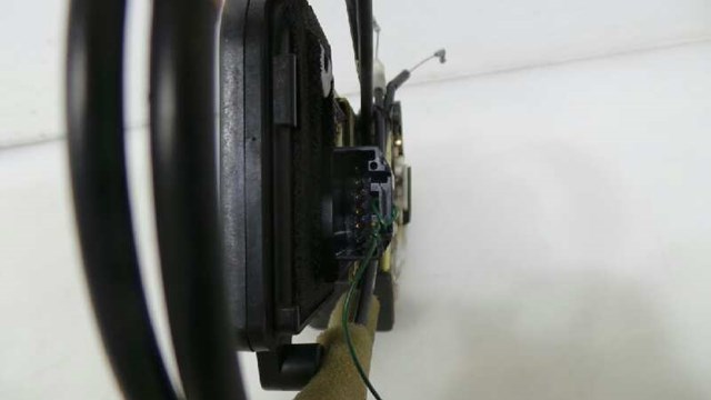 GJ6A72310G Cerradura de la puerta trasera derecha  comprar en Reus